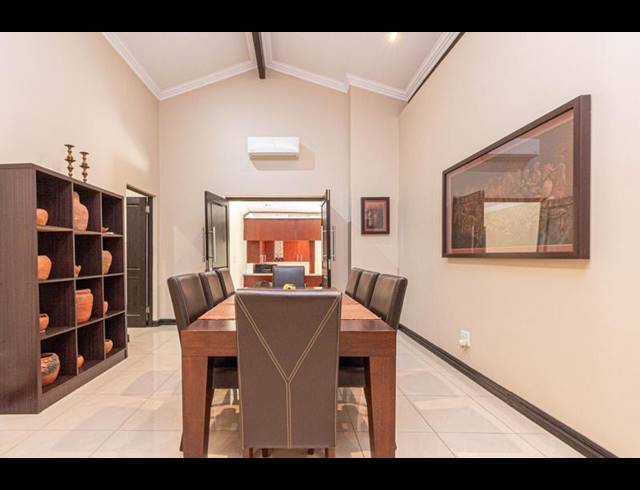 6 BEDROOM HOUSE FOR SALE IN BRYANSTON